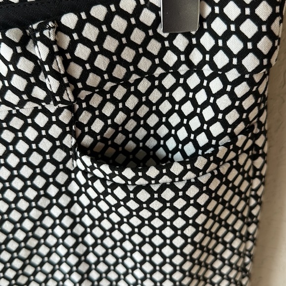 Banana Republic Factory Black and White Diamond Print Sloan Crop Pant Size 4P - Picture 3 of 13